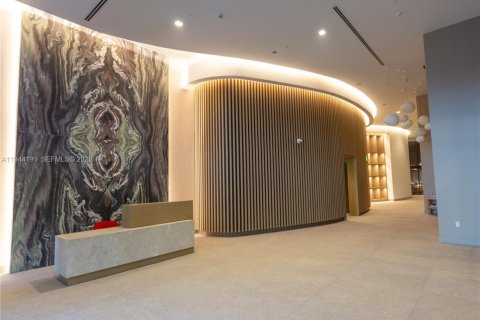 Condo in Miami, Florida, 3 bedrooms  № 2052968