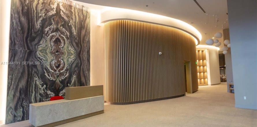 Condo in Miami, Florida, 3 bedrooms  № 2052968