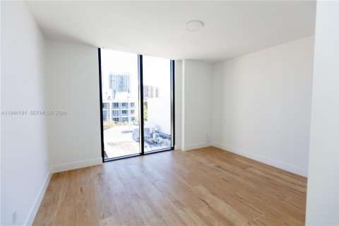 Condo in Miami, Florida, 3 bedrooms  № 2052968 - photo 21