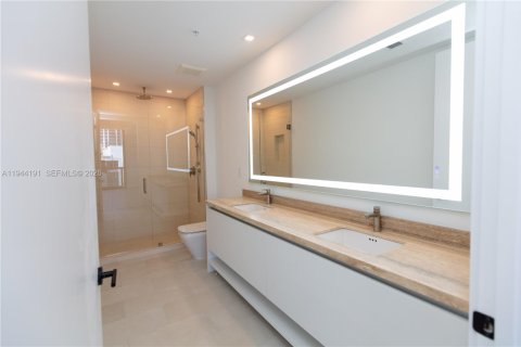 Condo in Miami, Florida, 3 bedrooms  № 2052968 - photo 20
