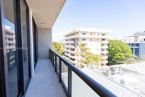 Condo in Miami, Florida, 3 bedrooms  № 2052968 - photo 22