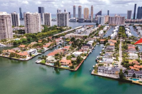 Villa ou maison à North Miami Beach, Floride 4 chambres, 244.52 m2 № 2034609