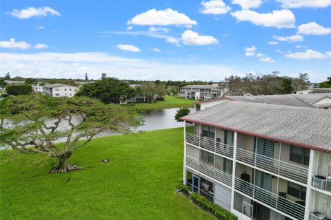 Copropriété à louer à Boca Raton, Floride: 2 chambres, 77.57 m2 № 1208735 - photo 1