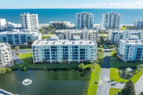 Condo à New Smyrna Beach, Floride, 2 chambres  № 2425505