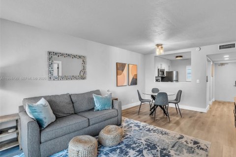 Condominio en venta en Davie, Florida, 2 dormitorios, 90.12 m2 № 2029842 - foto 17