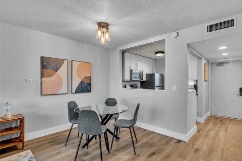 Condominio en venta en Davie, Florida, 2 dormitorios, 90.12 m2 № 2029842 - foto 12