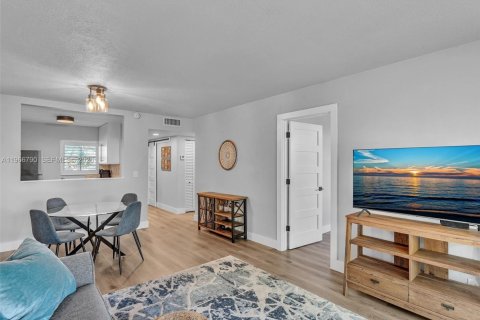 Condominio en venta en Davie, Florida, 2 dormitorios, 90.12 m2 № 2029842 - foto 18