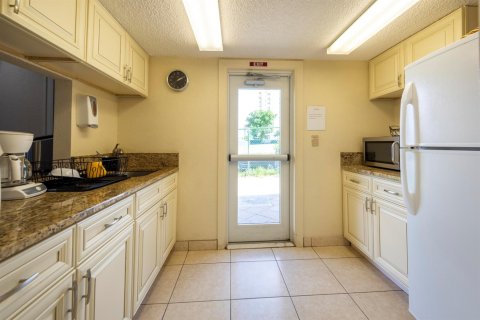 Condo in Pompano Beach, Florida, 1 bedroom  № 2378418 - photo 29