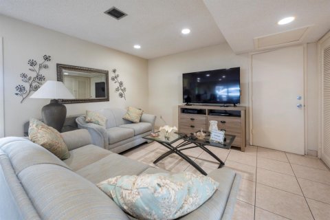 Condo in Pompano Beach, Florida, 1 bedroom  № 2378418 - photo 30