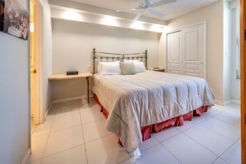 Condo in Pompano Beach, Florida, 1 bedroom  № 2378418 - photo 11
