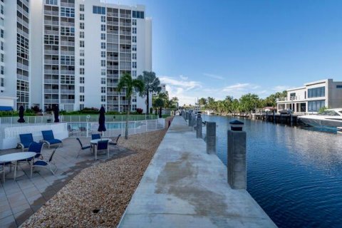 Condo in Pompano Beach, Florida, 1 bedroom  № 2378418 - photo 26