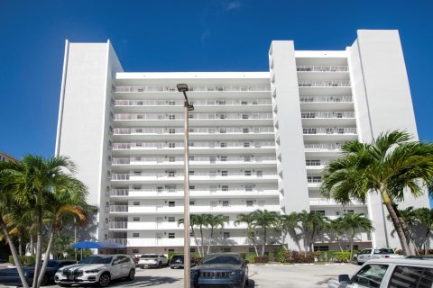 Condo in Pompano Beach, Florida, 1 bedroom  № 2378418