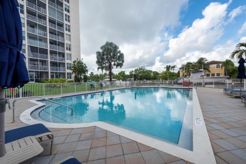 Condo in Pompano Beach, Florida, 1 bedroom  № 2378418 - photo 24