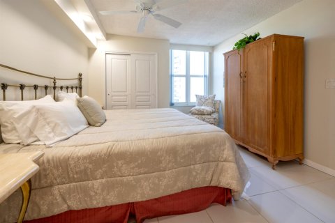 Condo in Pompano Beach, Florida, 1 bedroom  № 2378418 - photo 12