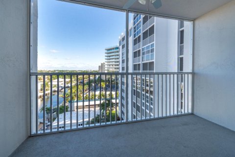 Condo in Pompano Beach, Florida, 1 bedroom  № 2378418 - photo 17