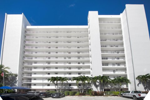 Condo in Pompano Beach, Florida, 1 bedroom  № 2378418 - photo 2