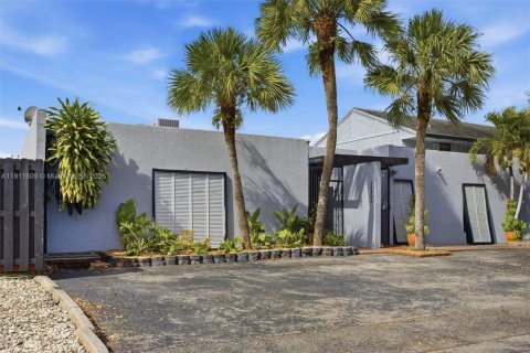 Adosado en alquiler en Miami Lakes, Florida, 3 dormitorios, 118.45 m2 № 1969204 - foto 1