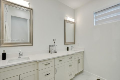 House in Lake Worth, Florida 3 bedrooms, 217.67 sq.m. № 1997823 - photo 26