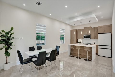 House in Lake Worth, Florida 3 bedrooms, 217.67 sq.m. № 1997823 - photo 11