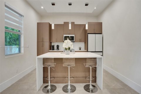 House in Lake Worth, Florida 3 bedrooms, 217.67 sq.m. № 1997823 - photo 7