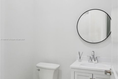 House in Lake Worth, Florida 3 bedrooms, 217.67 sq.m. № 1997823 - photo 18