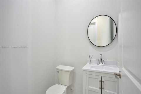 House in Lake Worth, Florida 3 bedrooms, 217.67 sq.m. № 1997823 - photo 19