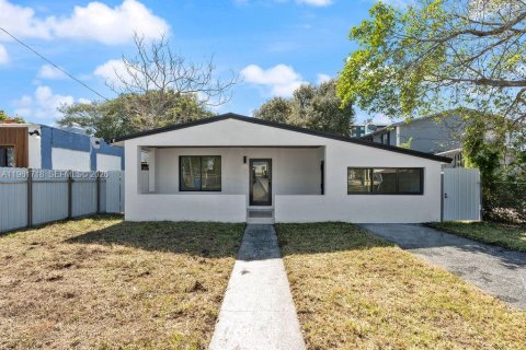 Villa ou maison à Miami, Floride 3 chambres, 116.31 m2 № 2024519