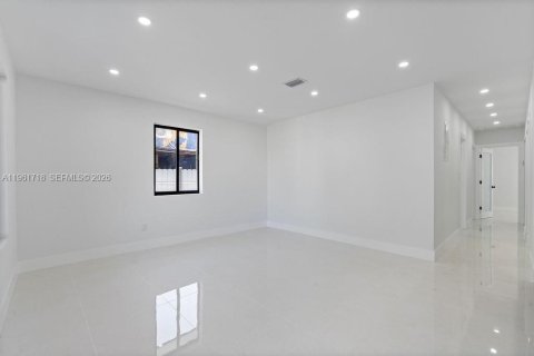 Villa ou maison à vendre à Miami, Floride: 3 chambres, 116.31 m2 № 2024519 - photo 9