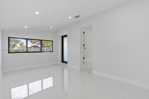 Villa ou maison à vendre à Miami, Floride: 3 chambres, 116.31 m2 № 2024519 - photo 21