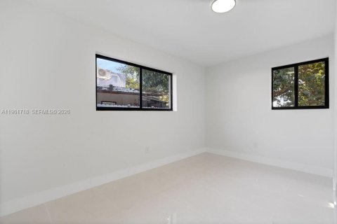 Villa ou maison à vendre à Miami, Floride: 3 chambres, 116.31 m2 № 2024519 - photo 15