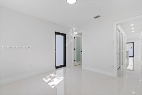 Villa ou maison à vendre à Miami, Floride: 3 chambres, 116.31 m2 № 2024519 - photo 13