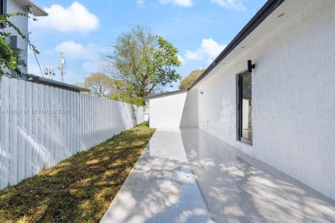 Villa ou maison à vendre à Miami, Floride: 3 chambres, 116.31 m2 № 2024519 - photo 24