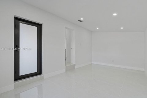 Villa ou maison à vendre à Miami, Floride: 3 chambres, 116.31 m2 № 2024519 - photo 14