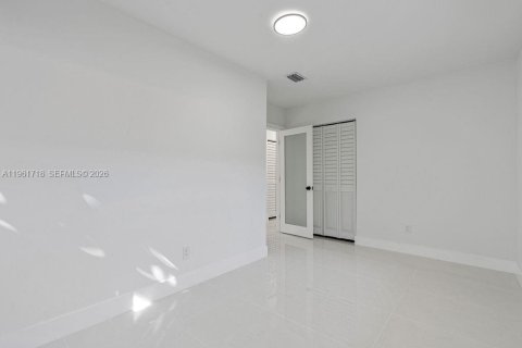 Villa ou maison à vendre à Miami, Floride: 3 chambres, 116.31 m2 № 2024519 - photo 16