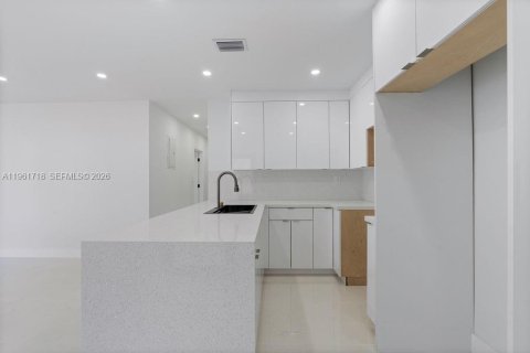 Villa ou maison à vendre à Miami, Floride: 3 chambres, 116.31 m2 № 2024519 - photo 10