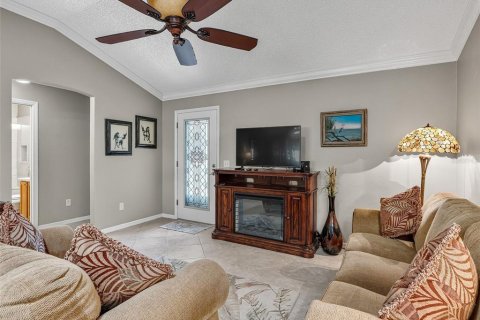 House in The Villages, Florida 3 bedrooms, 162.49 sq.m. № 2157055 - photo 6