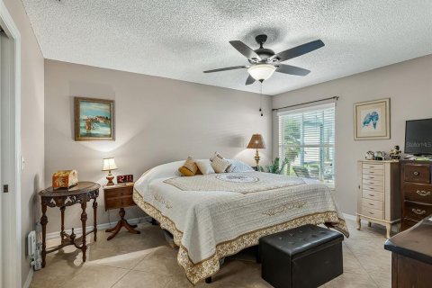 House in The Villages, Florida 3 bedrooms, 162.49 sq.m. № 2157055 - photo 23