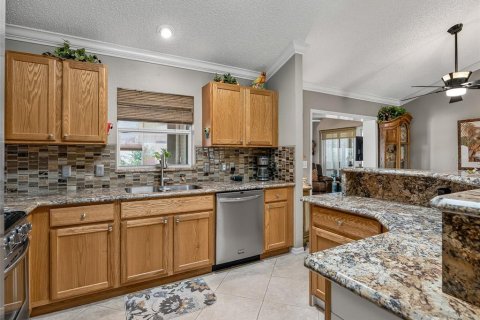 House in The Villages, Florida 3 bedrooms, 162.49 sq.m. № 2157055 - photo 10