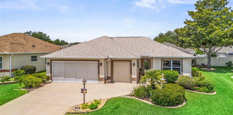 House in The Villages, Florida 3 bedrooms, 162.49 sq.m. № 2157055