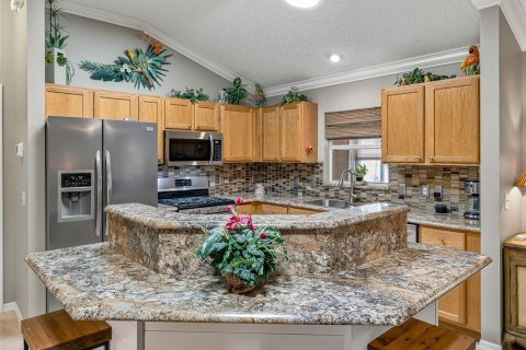 House in The Villages, Florida 3 bedrooms, 162.49 sq.m. № 2157055 - photo 9