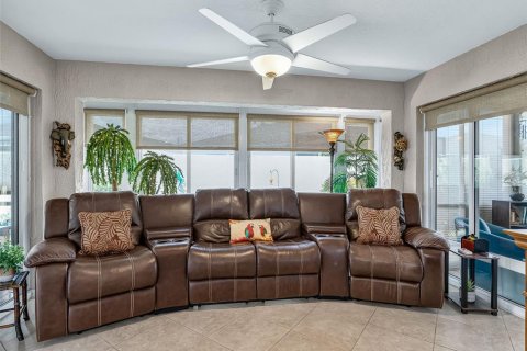 House in The Villages, Florida 3 bedrooms, 162.49 sq.m. № 2157055 - photo 16