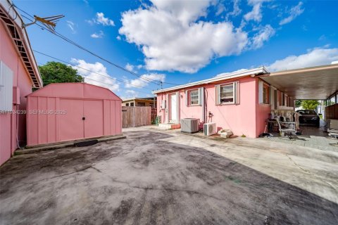 Casa en venta en Hialeah, Florida, 3 dormitorios, 150.04 m2 № 2079768 - foto 10