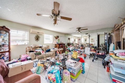 Casa en venta en Hialeah, Florida, 3 dormitorios, 150.04 m2 № 2079768 - foto 17