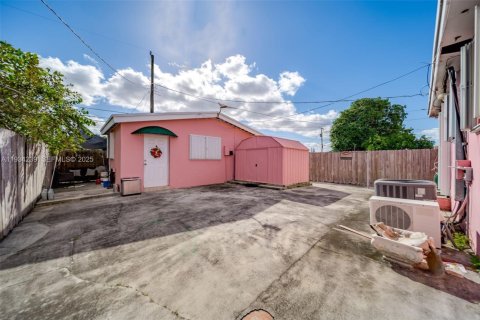 Casa en venta en Hialeah, Florida, 3 dormitorios, 150.04 m2 № 2079768 - foto 8