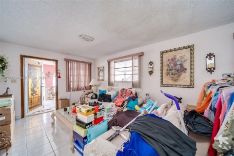 Casa en venta en Hialeah, Florida, 3 dormitorios, 150.04 m2 № 2079768 - foto 12