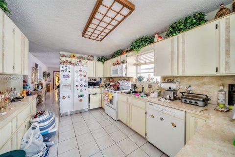 Casa en venta en Hialeah, Florida, 3 dormitorios, 150.04 m2 № 2079768 - foto 16