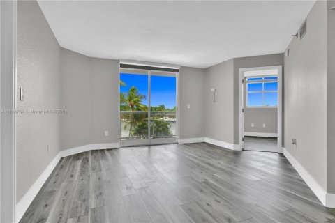 Copropriété à louer à Miami Beach, Floride: 2 chambres, 84.36 m2 № 1883855 - photo 1
