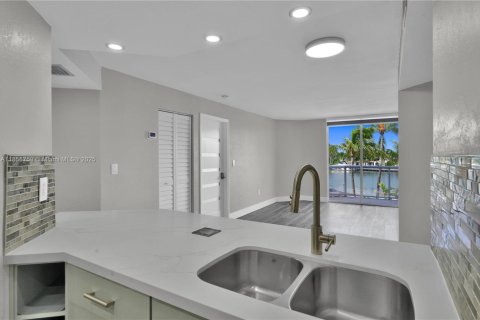 Copropriété à louer à Miami Beach, Floride: 2 chambres, 84.36 m2 № 1883855 - photo 6