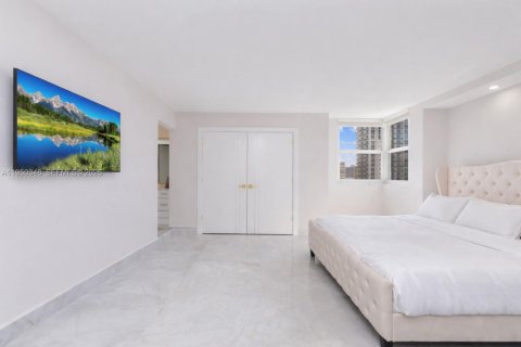 Снять в аренду кондоминиум в Халландейл-Бич, Флорида 3 спальни, 180.23м2, № 2005914 - фото 17