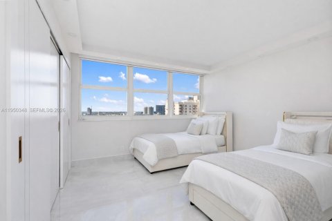 Снять в аренду кондоминиум в Халландейл-Бич, Флорида 3 спальни, 180.23м2, № 2005914 - фото 15